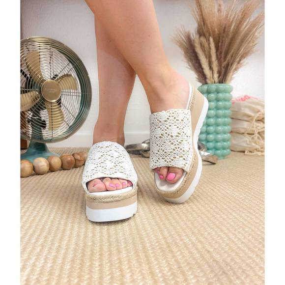 NEW NAUGHTY MONKEY women's ophelia wedges in white - Picture 2 of 4